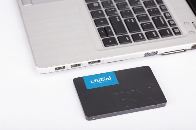 CRUCIAL BX500 3D NAND SATA 2.5" SSD 500GB thumbnail 2