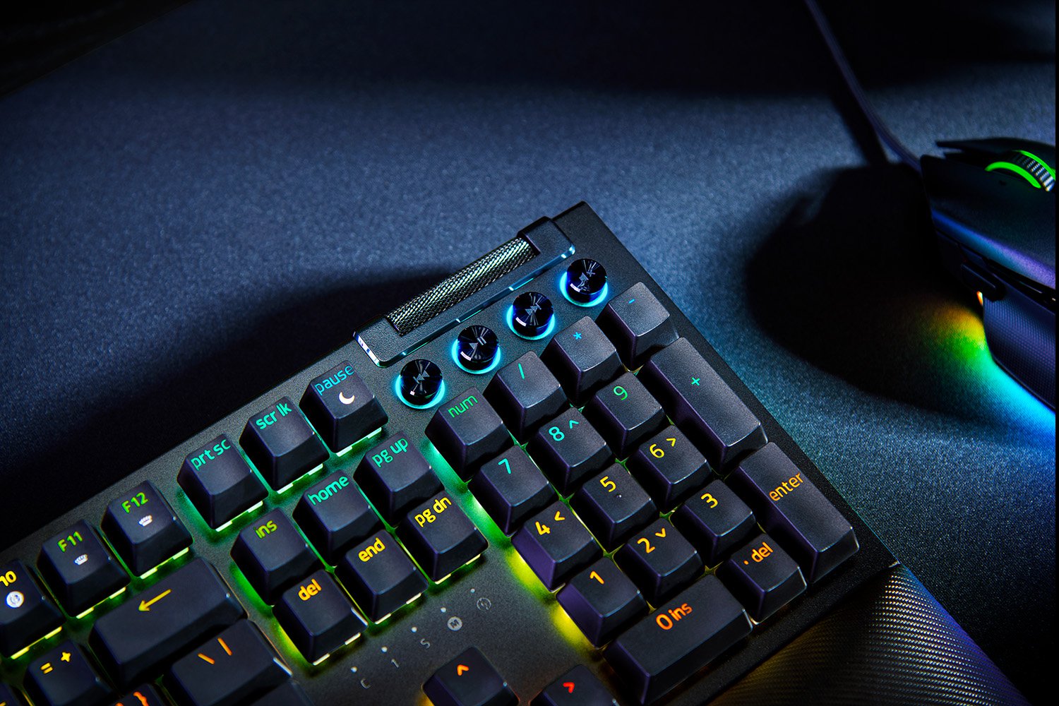BLACKWIDOW V4 GAMING KEYBOARD GREEN SWITCH