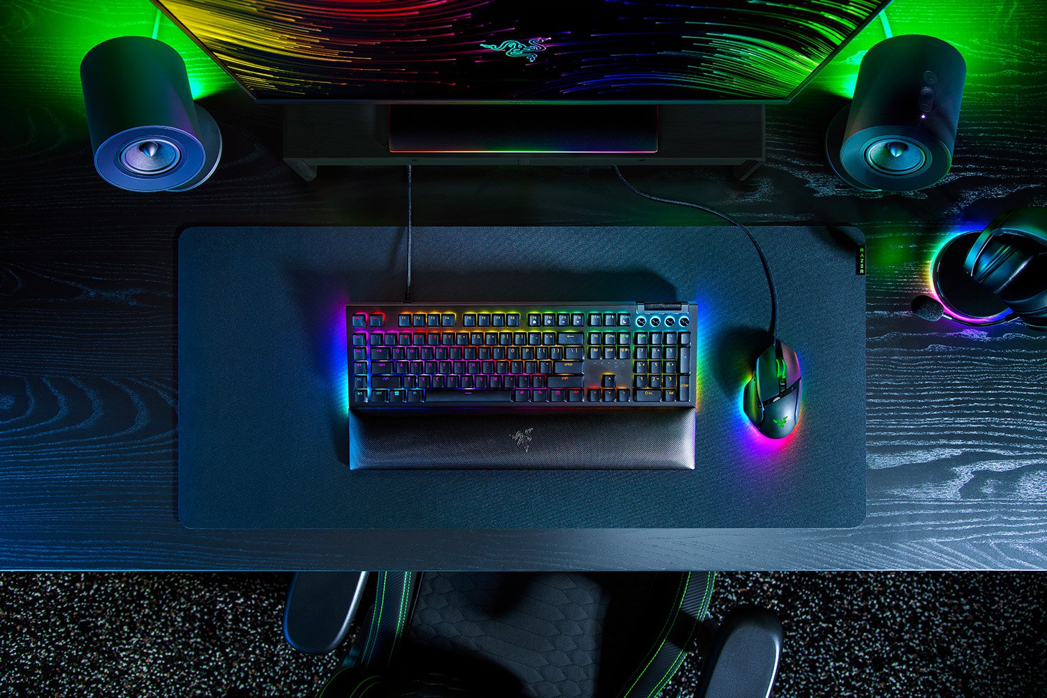 RAZER BLACKWIDOW V4 GAMING KEYBOARD GREEN SWITCH thumbnail 2