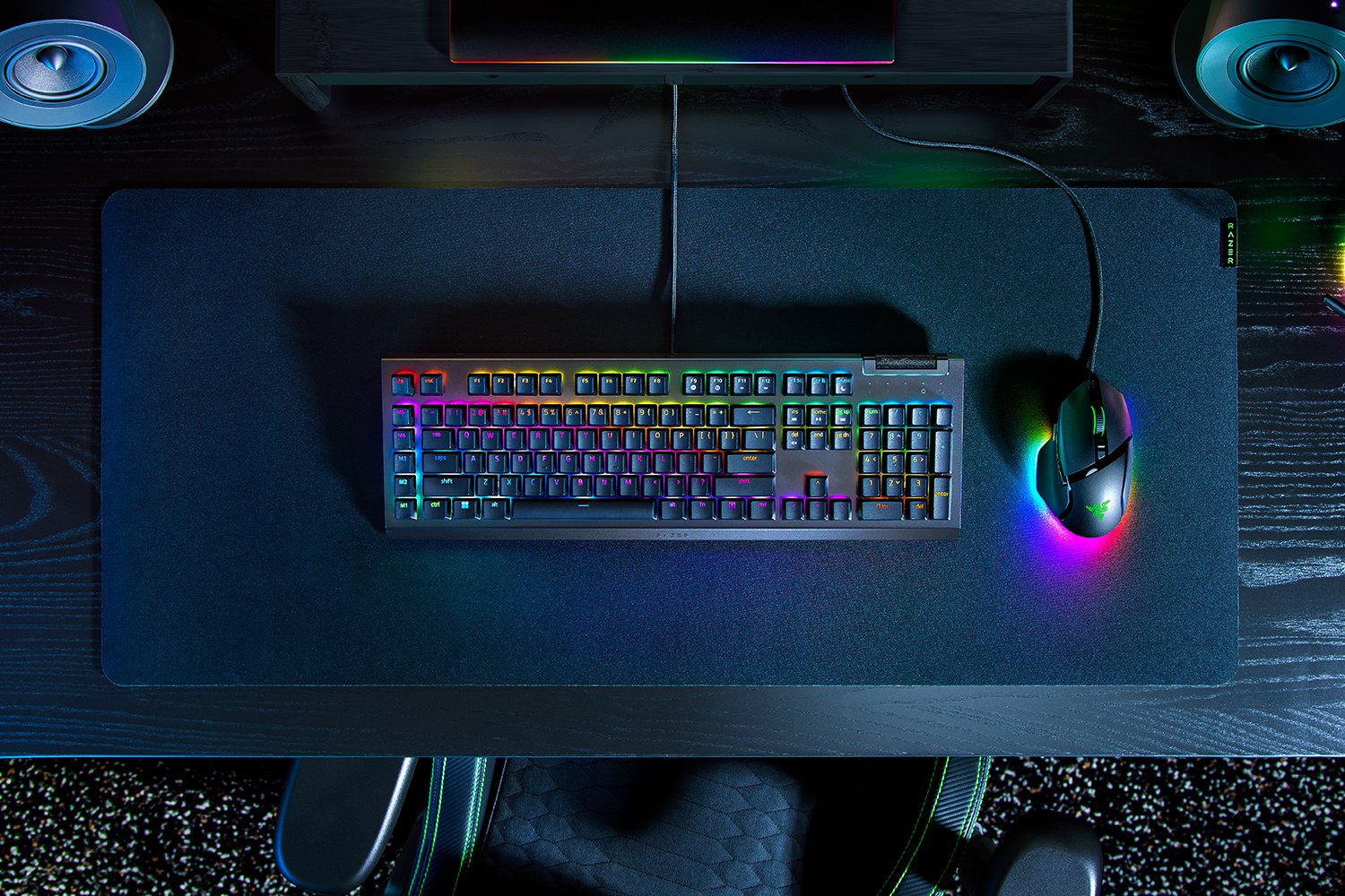 RAZER BLACKWIDOW V4 X GAMING KEYBOARD GREEN SWITCH thumbnail 3