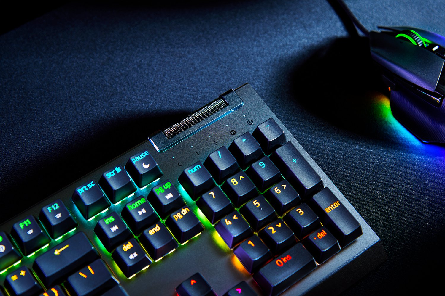 RAZER BLACKWIDOW V4 X GAMING KEYBOARD GREEN SWITCH thumbnail 5